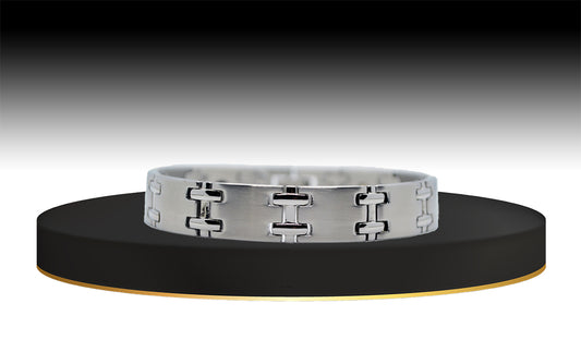 Elevate your style with 'THE TATUM' Men's Silver Rectilinear Bracelet, a modern masterpiece of geometric design. Meticulously crafted rectilinear links create a bold and contemporary accessory, while the sleek silver finish adds a touch of sophistication. 'THE TATUM' is more than a bracelet; it's a statement of refined masculinity, perfect for both casual and formal occasions.